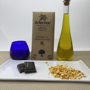 Tableta de chocolate negro artesano con aceite de oliva virgen extra (AOVE) y virutas de naranja 105 g  - Artechoc